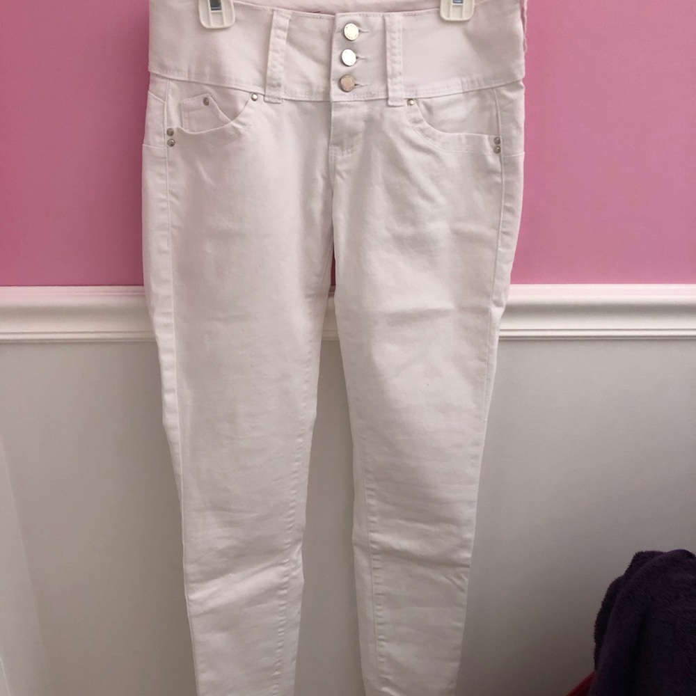 High-waisted White Jeans